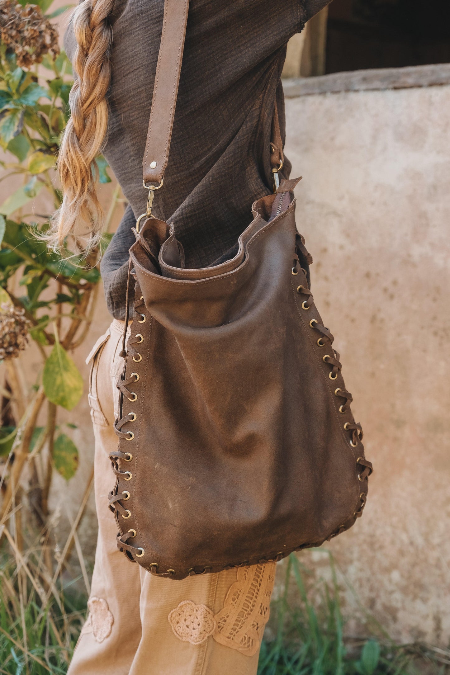 Cartera Zarga Mocha Mousse PREVENTA - Valiz