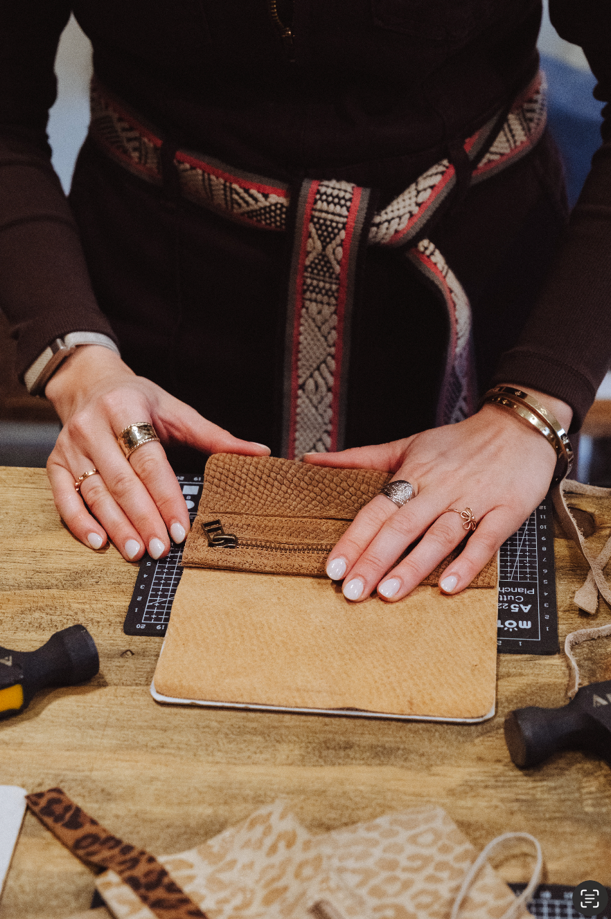 TALLER VALIZ – Diseña y arma tu propio accesorio en cuero Valiz