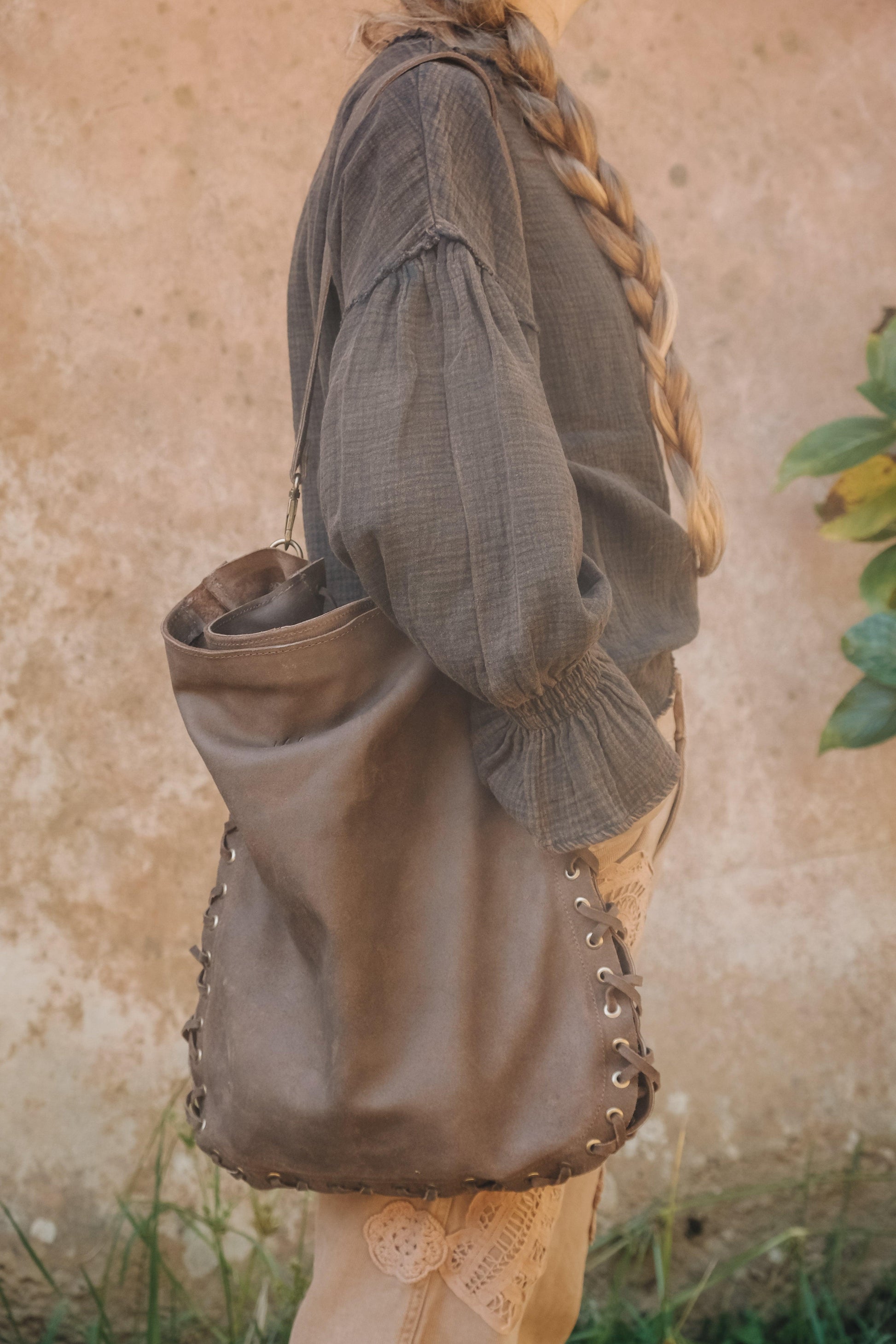 Cartera Zarga Mocha Mousse PREVENTA - Valiz