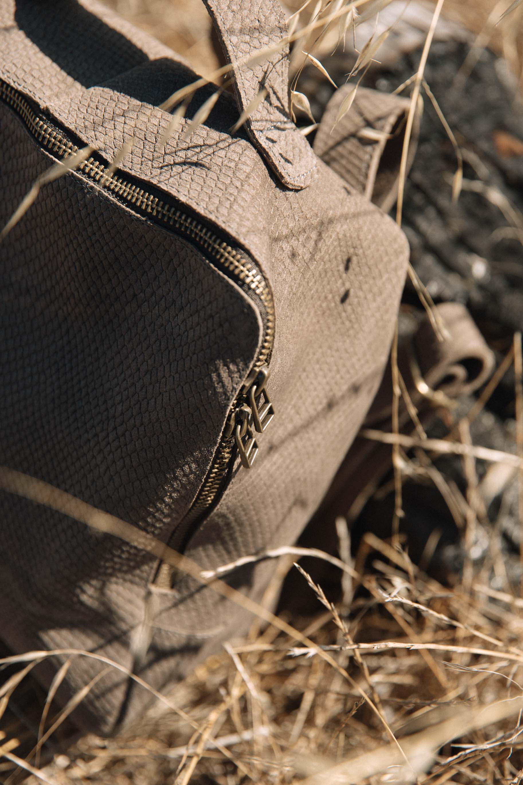 Mochila Chica Serpiente Gris